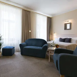 Unitas 4*, Prague République tchèque